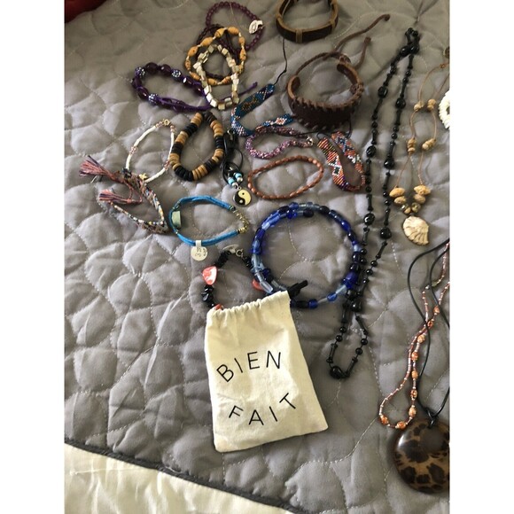 Vintage Boho ESTATE Lot Of 1970's & 80's Bracelets/Necklaces  RESALE 39 Pieces - Picture 4 of 10